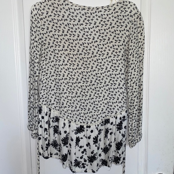 American Rag flowy top - Picture 2 of 4